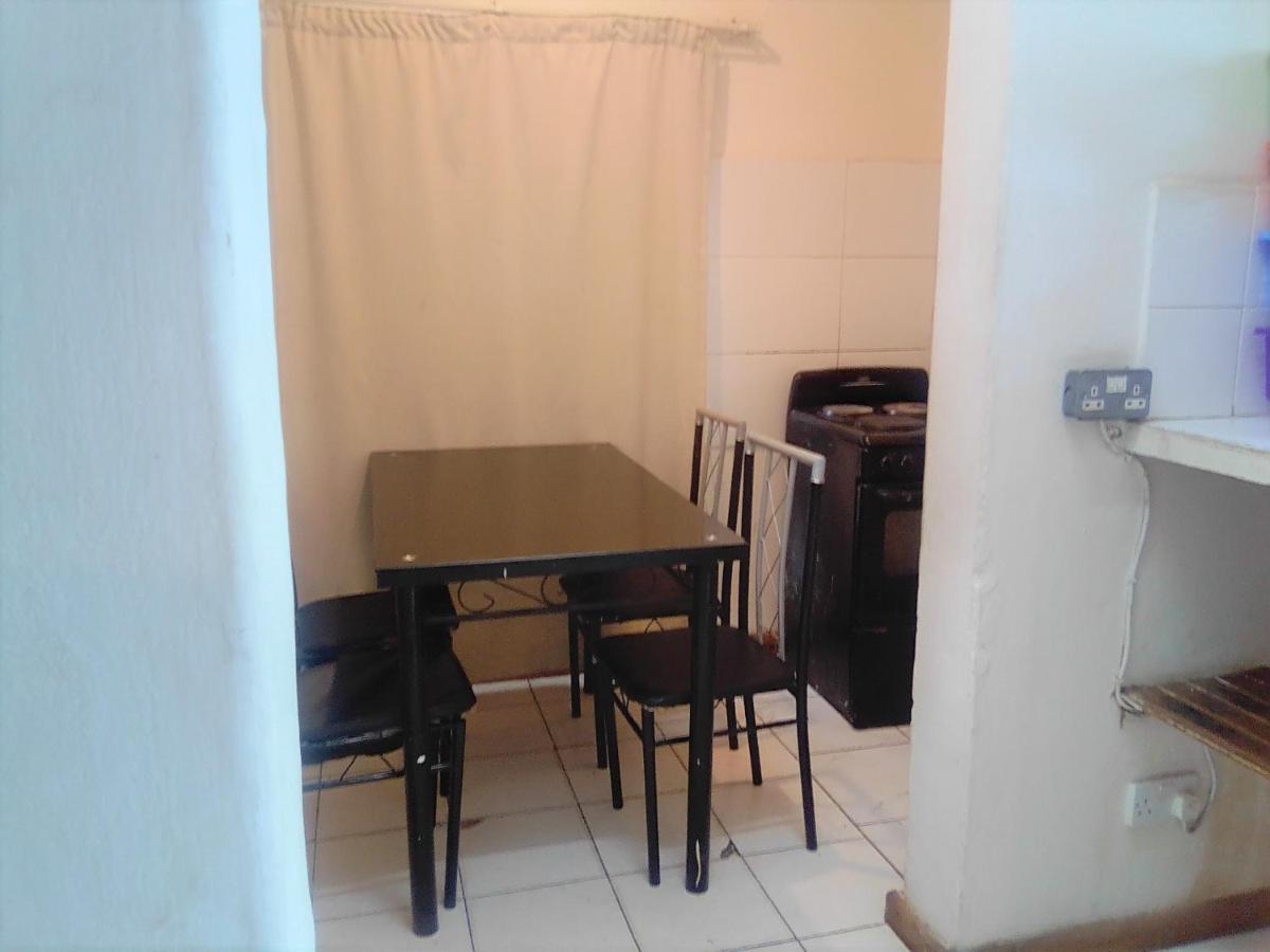 Hostel Fish Eagle Backpackers Lusaka Exterior foto